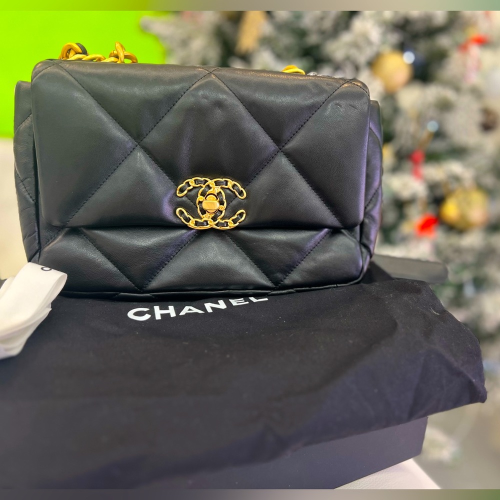 Chanel 19 flap bag medium